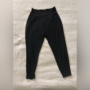 Vuori black knit jogger